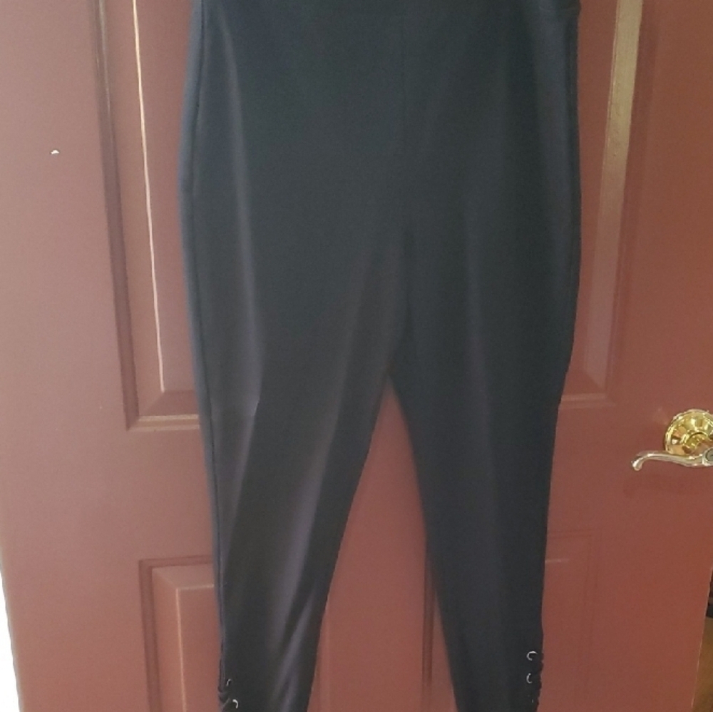 Chico's Black Cropped Ankle Pants with Tapered Fit